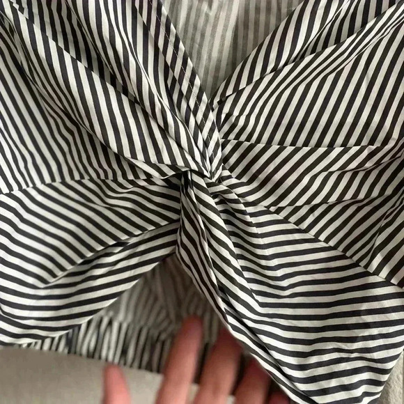🆕Stripped Flounce Crop Top Twist Front S🆕 - Picture 5 of 10